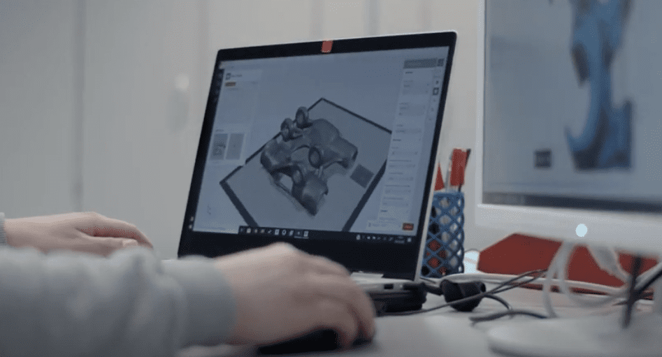 A person using 3D print rendering software